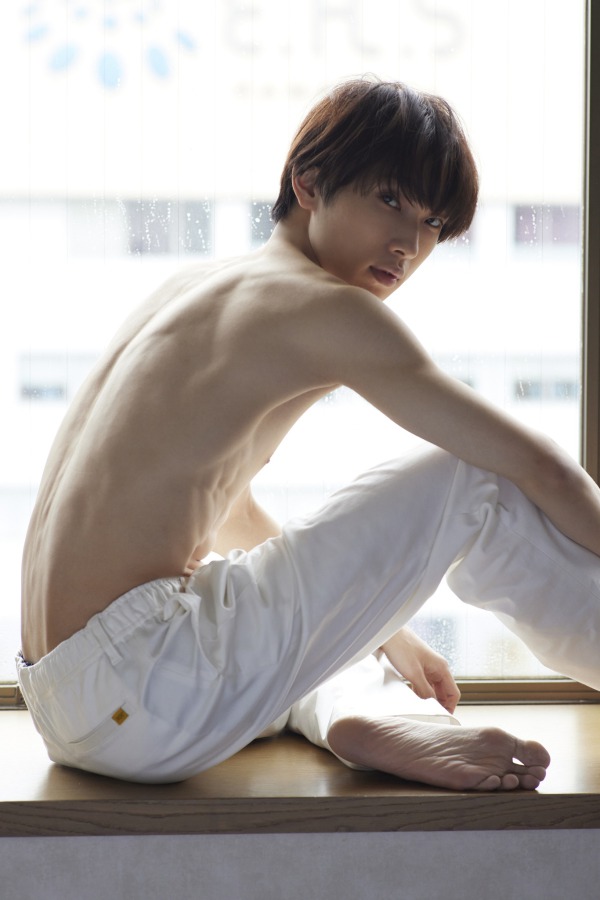 滝澤諒「これまで生きてきた自分をありのままに」　24歳の誕生日に1st写真集発売 イメージ画像