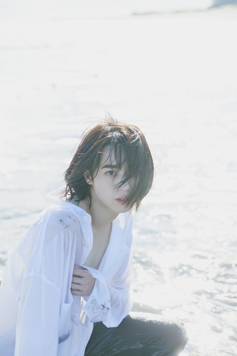 「自分をさらけ出す」　世古口凌がファースト写真集発売へ　ジェンダーレスな美しさからワイルドさまで イメージ画像