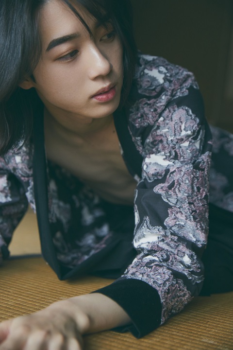 「自分をさらけ出す」　世古口凌がファースト写真集発売へ　ジェンダーレスな美しさからワイルドさまで イメージ画像