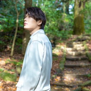 崎山つばさ、3年ぶりとなる写真集『神推し』発売へ　撮影場所は東国三社 イメージ画像
